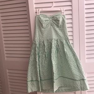 CUTE STRAPLESS GREEN AND WHITE SEERSUCKER DRESS